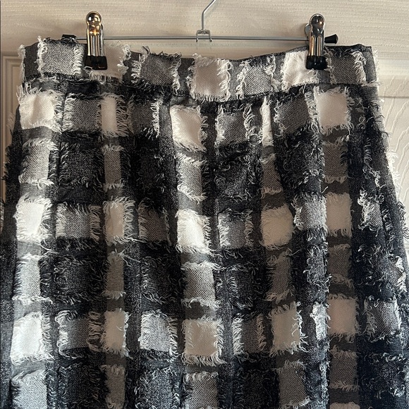 Chic Black and White Checkered Skirt - Picture 11 of 14